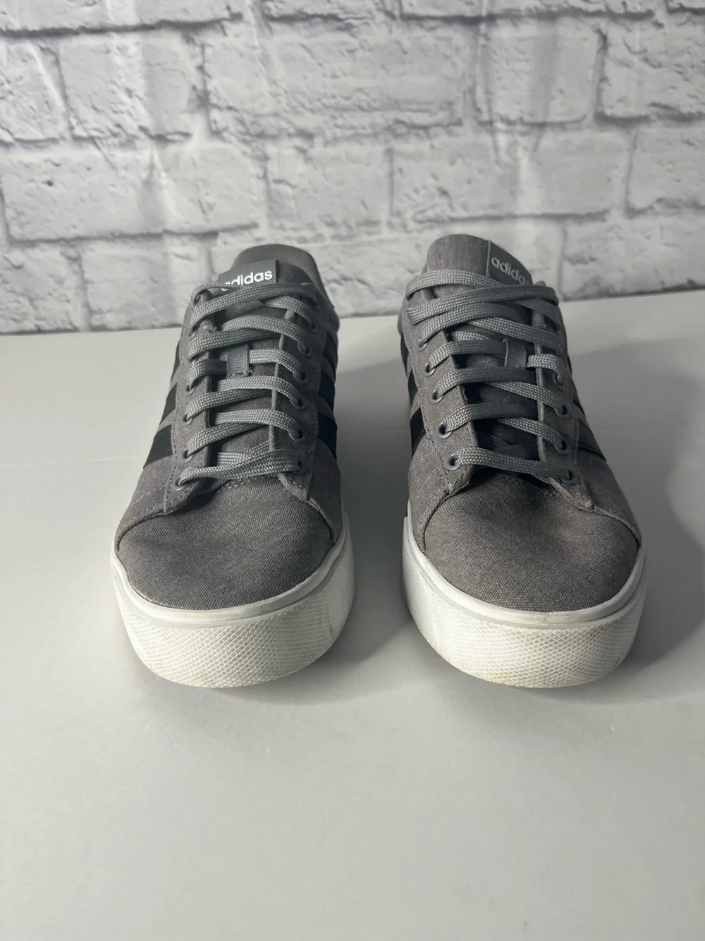 Adidas Mens Daily 4.0 Gray Fashion Sneaker Size 8.5 white Black